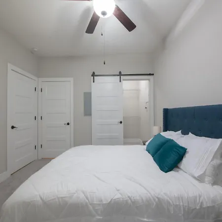 T And T Commercial Housing Apartamento